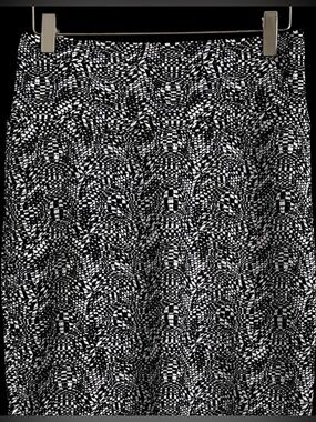 NWOT LuLaRoe Black And White Geometric Print Cassie Pencil Skirt Size Small